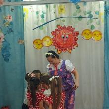 старшая группа дети обнимаются