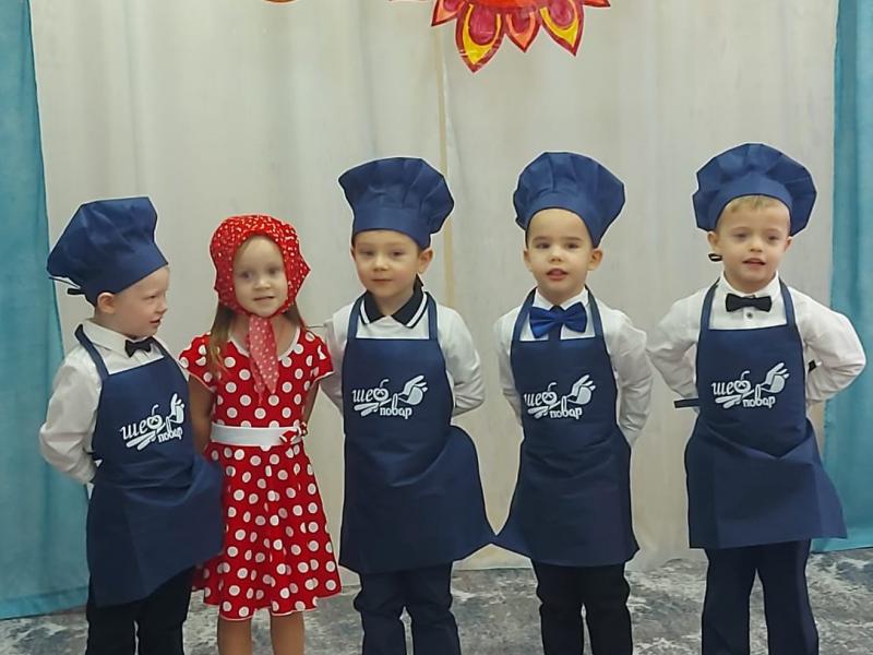 выступает средняя группа