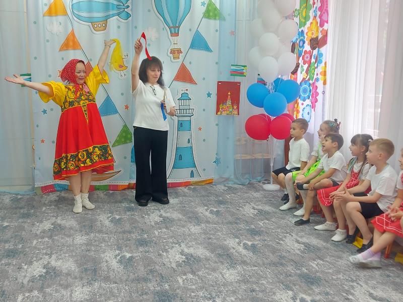Матрешка и ведущий