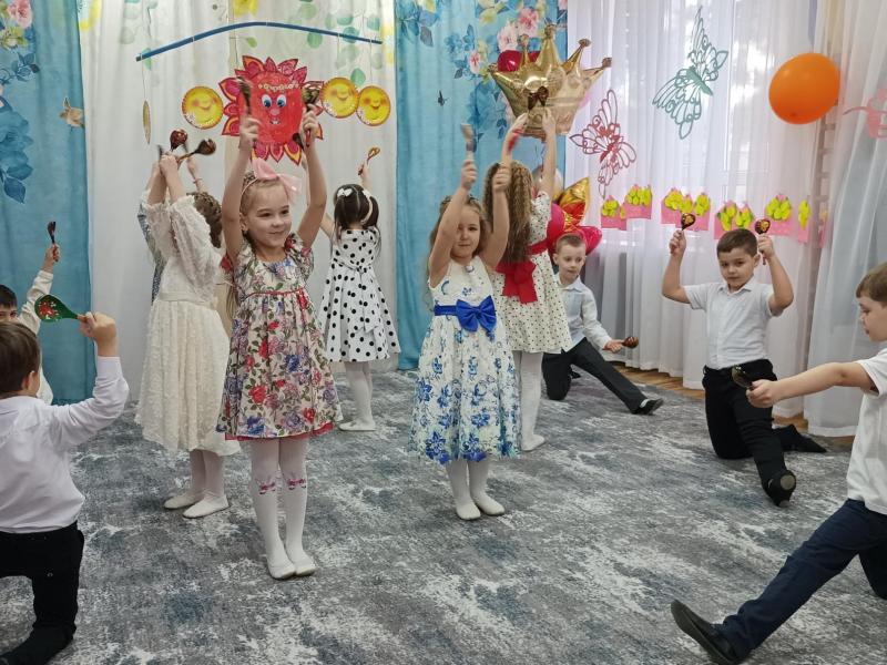подготовительная группа дети танцуют