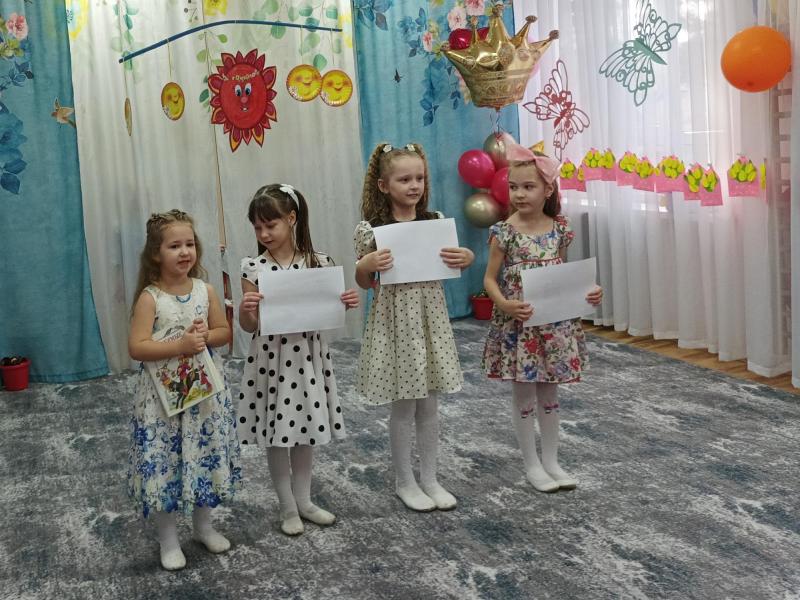подготовительная группа девочки выступают