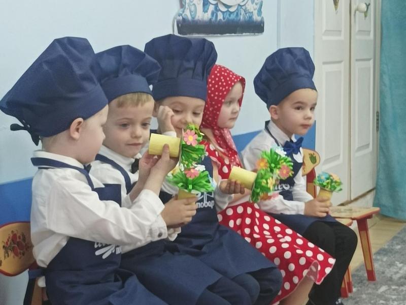 средняя группа сидит